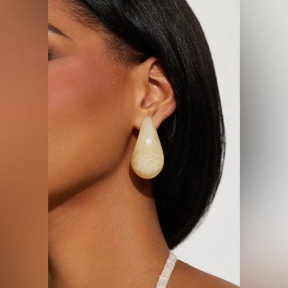 House of Harlow 1960 Cream Teardrop Earrings - Picture 3 of 12